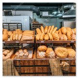 Panetteria con esposizione di pane e dolci