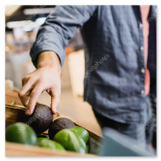 Banco refrigerato in un negozio alimentare